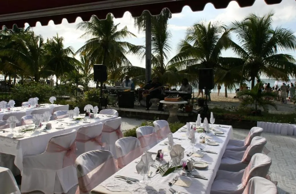 Negril Place 4-Star Resort With Pool Camp- Beach Access Appartement